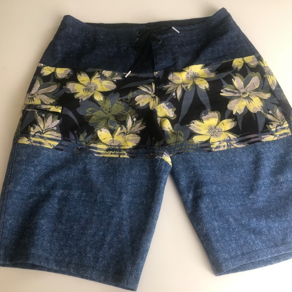 Set of 4 pairs of O’Neill board shorts: 30” waist - Picture 8 of 9